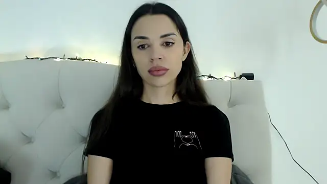 Snapshot of Mika_Gold chatting on 12/15/25, 12:20 Mika Gold online show from 12/15/25, 12:20