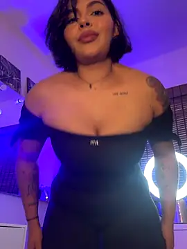 Snapshot of GigiiStone chatting on 11/05/25, 09:48 GigiiStone online show from 11/05/25, 09:48