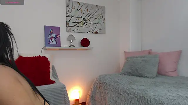 sofia perez    online show from 11/18/25, 07:40