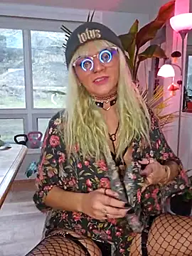 anyalikestosuck online show from 12/15/25, 09:41