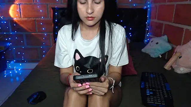 Snapshot of Nathacha chatting on 11/16/25, 10:15 Nathacha online show from 11/16/25, 10:15