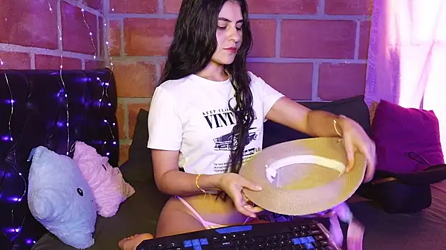 Nathacha online show from 06/17/26, 10:54