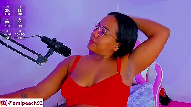 Snapshot of samanthaabloom chatting on 10/29/25, 12:35 samanthaabloom online show from 10/29/25, 12:35