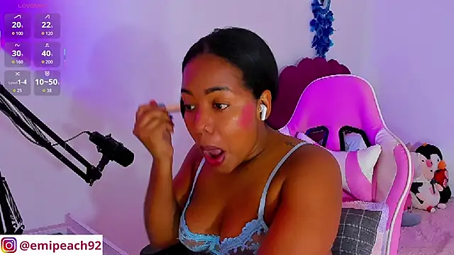 Snapshot of samanthaabloom chatting on 11/08/25, 01:06 samanthaabloom online show from 11/08/25, 01:06