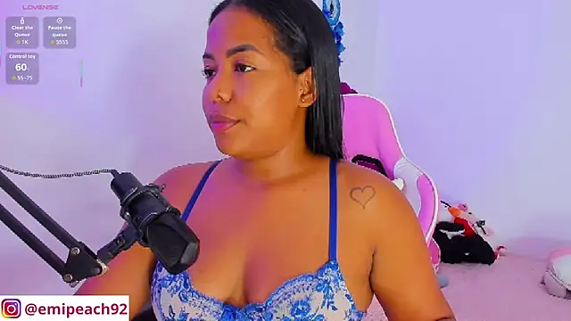 Snapshot of samanthaabloom chatting on 11/14/25, 12:53 samanthaabloom online show from 11/14/25, 12:53