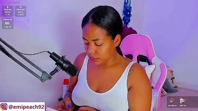 Snapshot of samanthaabloom chatting on 11/14/25, 01:21 samanthaabloom online show from 11/14/25, 01:21