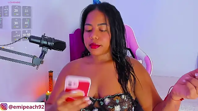 Snapshot of samanthaabloom chatting on 11/26/25, 12:33 samanthaabloom online show from 11/26/25, 12:33