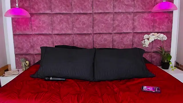 Snapshot of Taly_Fox chatting on 10/09/25, 04:10 Taly Fox online show from 10/09/25, 04:10