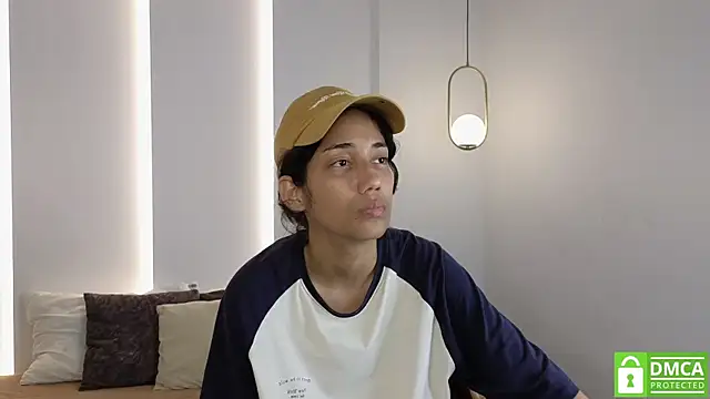 Snapshot of hot_little_bunny chatting on 09/17/25, 09:05 hot little bunny online show from 09/17/25, 09:05