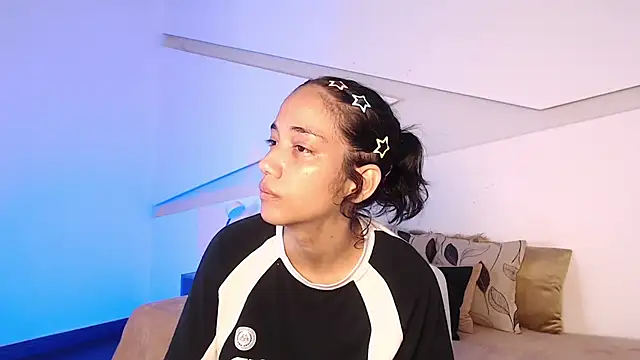 Snapshot of hot_little_bunny chatting on 10/23/25, 08:51 hot little bunny online show from 10/23/25, 08:51