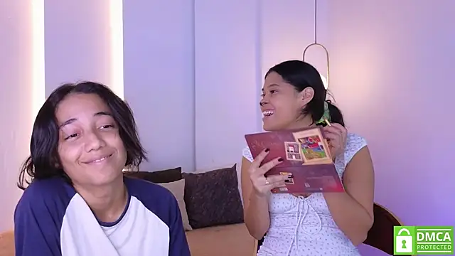 Snapshot of hot_little_bunny chatting on 10/31/25, 09:05 hot little bunny online show from 10/31/25, 09:05