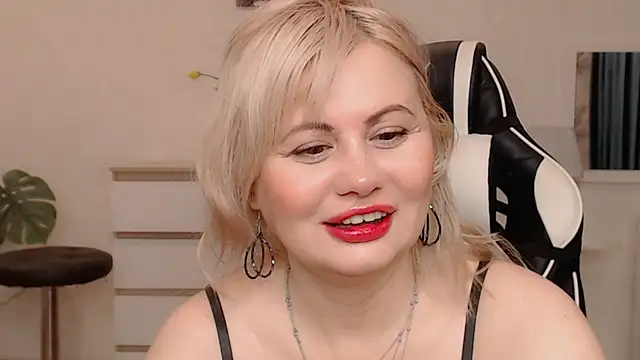 Lola Richie online show from 10/12/25, 05:50