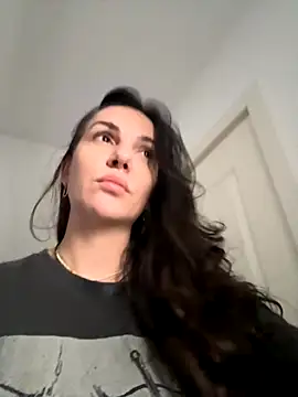 TaniaAmore online show from 10/27/25, 07:40
