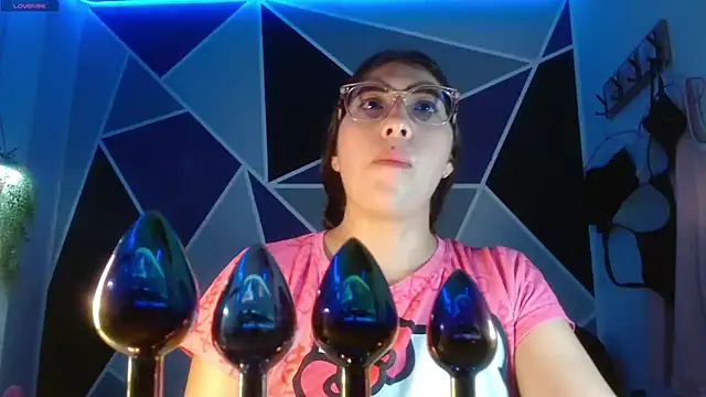 Snapshot of DaMikaela_ chatting on 09/16/25, 06:42 DaMikaela online show from 09/16/25, 06:42