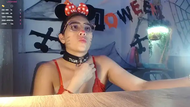 Snapshot of DaMikaela_ chatting on 10/08/25, 07:00 DaMikaela online show from 10/08/25, 07:00