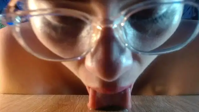 Snapshot of DaMikaela_ chatting on 10/19/25, 02:40 DaMikaela online show from 10/19/25, 02:40