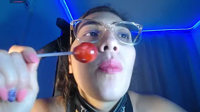 Snapshot of DaMikaela_ chatting on 11/06/25, 06:53 DaMikaela online show from 11/06/25, 06:53