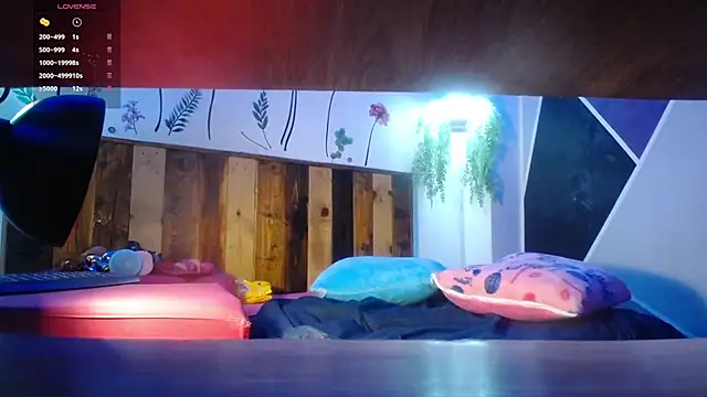 Snapshot of DaMikaela_ chatting on 11/24/25, 07:02 DaMikaela online show from 11/24/25, 07:02