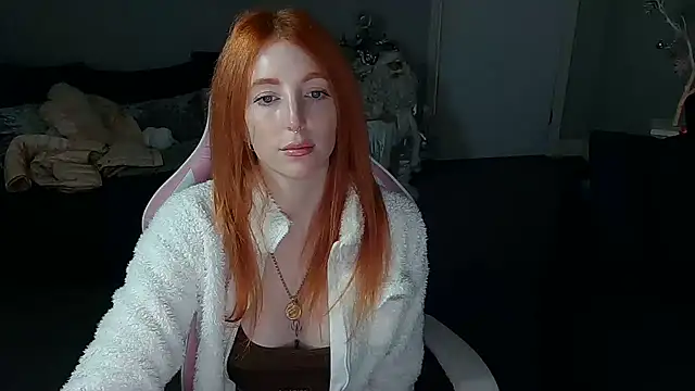 Red firesquirt online show from 12/10/24, 02:28