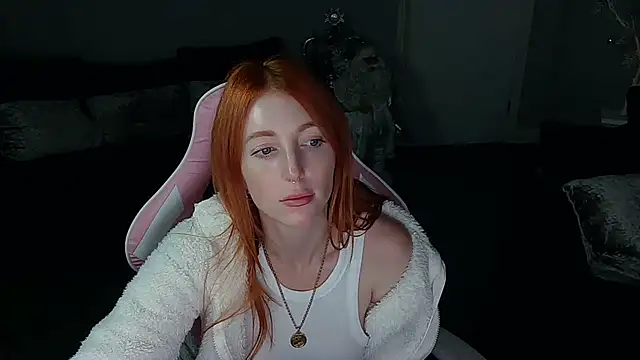 Red firesquirt online show from 12/12/24, 02:33