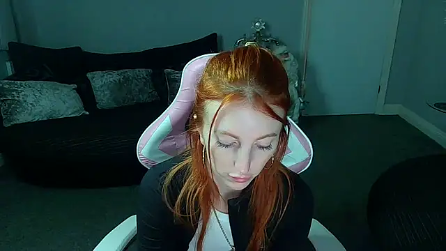 Red firesquirt online show from 12/18/24, 02:17