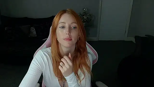 Red firesquirt online show from 10/08/25, 02:14