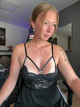 BunnyDiamond1 online show from 07/10/26, 11:35