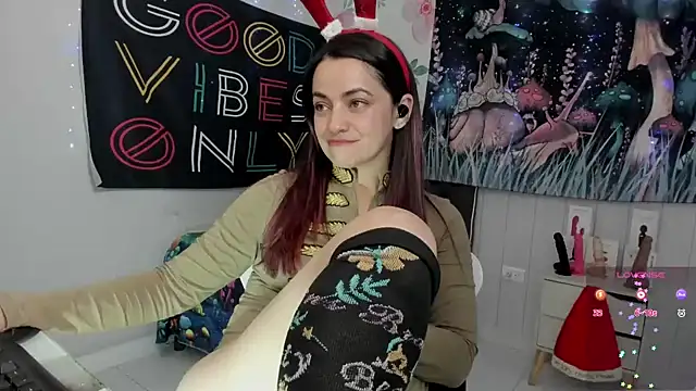LovelyAzucena online show from 12/18/24, 06:25
