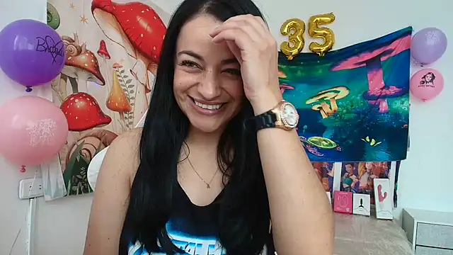 LovelyAzucena online show from 05/01/26, 02:43
