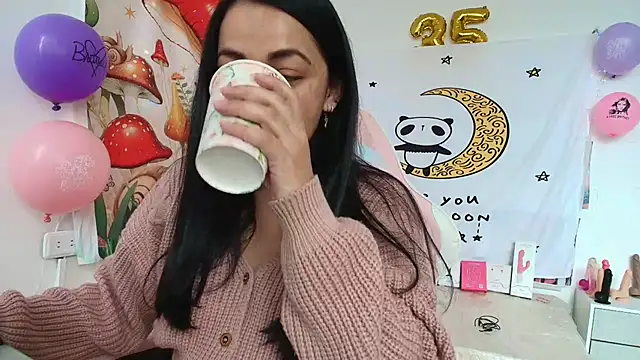LovelyAzucena online show from 05/07/26, 03:17