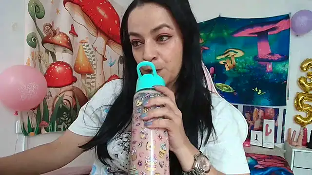 LovelyAzucena online show from 05/14/26, 01:51