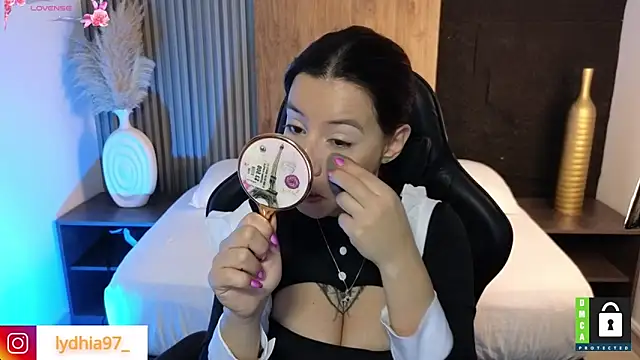 lydhia97  online show from 01/11/25, 02:30