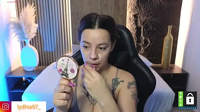 lydhia97  online show from 01/25/25, 02:15