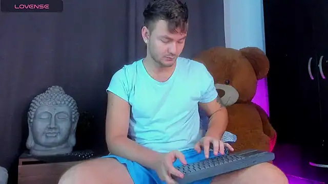 Snapshot of JacoLive chatting on 10/04/25, 11:03 JacoLive online show from 10/04/25, 11:03