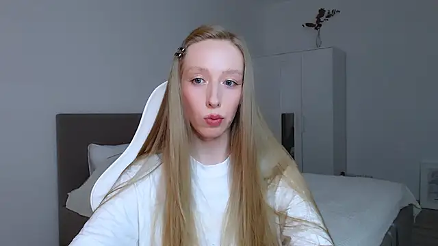 Snapshot of Luna_insniity chatting on 09/14/25, 07:57 Luna insniity online show from 09/14/25, 07:57