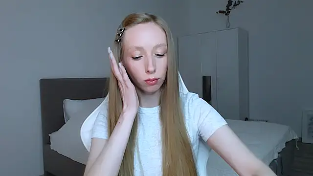 Snapshot of Luna_insniity chatting on 09/16/25, 07:37 Luna insniity online show from 09/16/25, 07:37