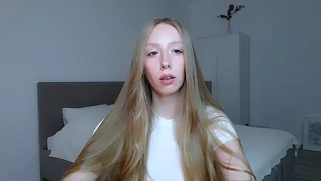 Snapshot of Luna_insniity chatting on 09/24/25, 08:23 Luna insniity online show from 09/24/25, 08:23