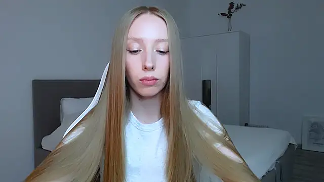 Snapshot of Luna_insniity chatting on 10/20/25, 07:25 Luna insniity online show from 10/20/25, 07:25