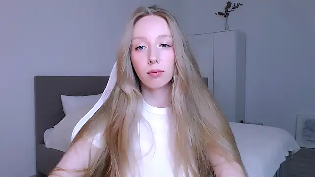 Snapshot of Luna_insniity chatting on 11/08/25, 08:07 Luna insniity online show from 11/08/25, 08:07