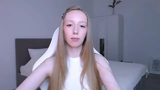 Snapshot of Luna_insniity chatting on 11/10/25, 07:24 Luna insniity online show from 11/10/25, 07:24