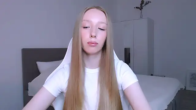 Snapshot of Luna_insniity chatting on 11/13/25, 07:57 Luna insniity online show from 11/13/25, 07:57