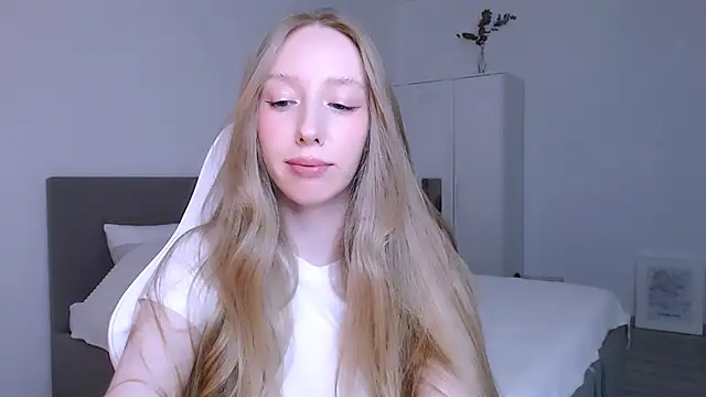 Snapshot of Luna_insniity chatting on 11/21/25, 08:07 Luna insniity online show from 11/21/25, 08:07