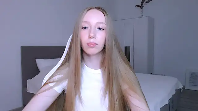 Snapshot of Luna_insniity chatting on 11/22/25, 07:57 Luna insniity online show from 11/22/25, 07:57