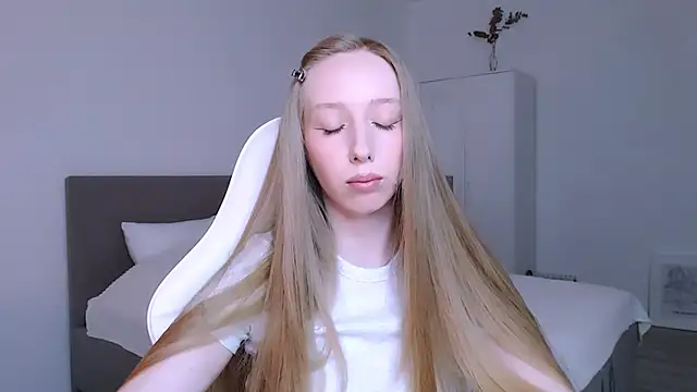 Snapshot of Luna_insniity chatting on 11/28/25, 08:11 Luna insniity online show from 11/28/25, 08:11