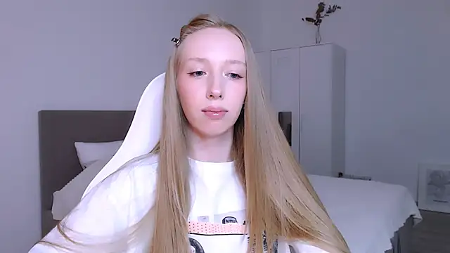 Snapshot of Luna_insniity chatting on 11/30/25, 08:24 Luna insniity online show from 11/30/25, 08:24