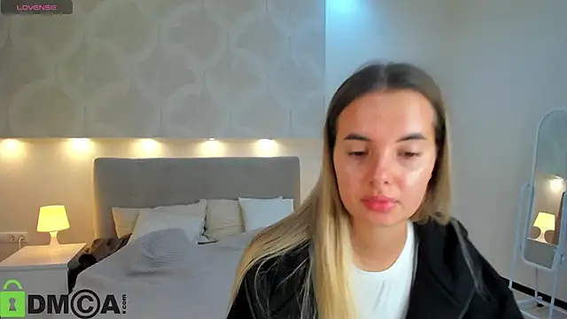 Snapshot of Donna_Evans chatting on 09/18/25, 12:01 Donna Evans online show from 09/18/25, 12:01