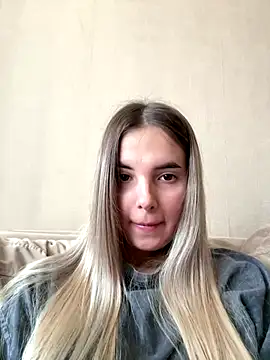 Snapshot of Donna_Evans chatting on 10/17/25, 04:04 Donna Evans online show from 10/17/25, 04:04