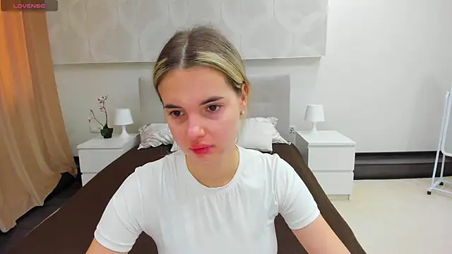 Snapshot of Donna_Evans chatting on 05/07/26, 11:43 Donna Evans online show from 05/07/26, 11:43