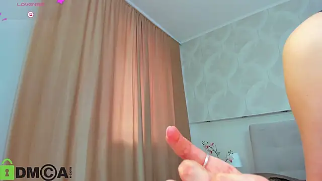 Snapshot of Donna_Evans chatting on 05/18/26, 04:07 Donna Evans online show from 05/18/26, 04:07