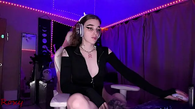 Snapshot of wet_dream_ chatting on 12/17/25, 05:08 wet dream online show from 12/17/25, 05:08